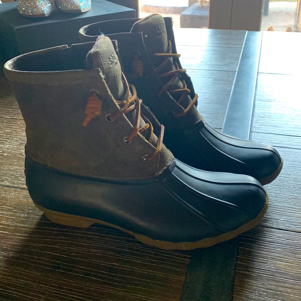 Ladies Sperry Saltwater “duck” boots size 8. Perfect condition.